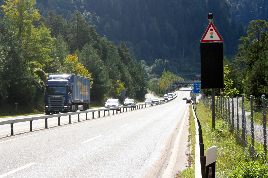 A13 Rothenbrunnen Zillis, Überholverbot LKW, HMQ