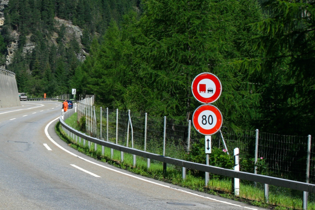 A13 Rothenbrunnen Zillis, Überholverbot LKW, HMQ